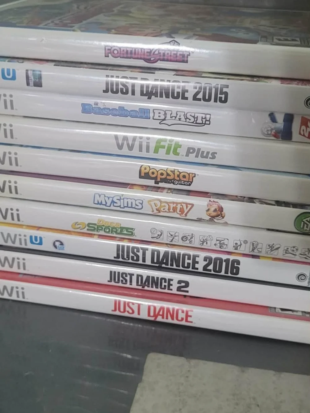 10 Nintendo Wii Game Bundle with White Spine Cases